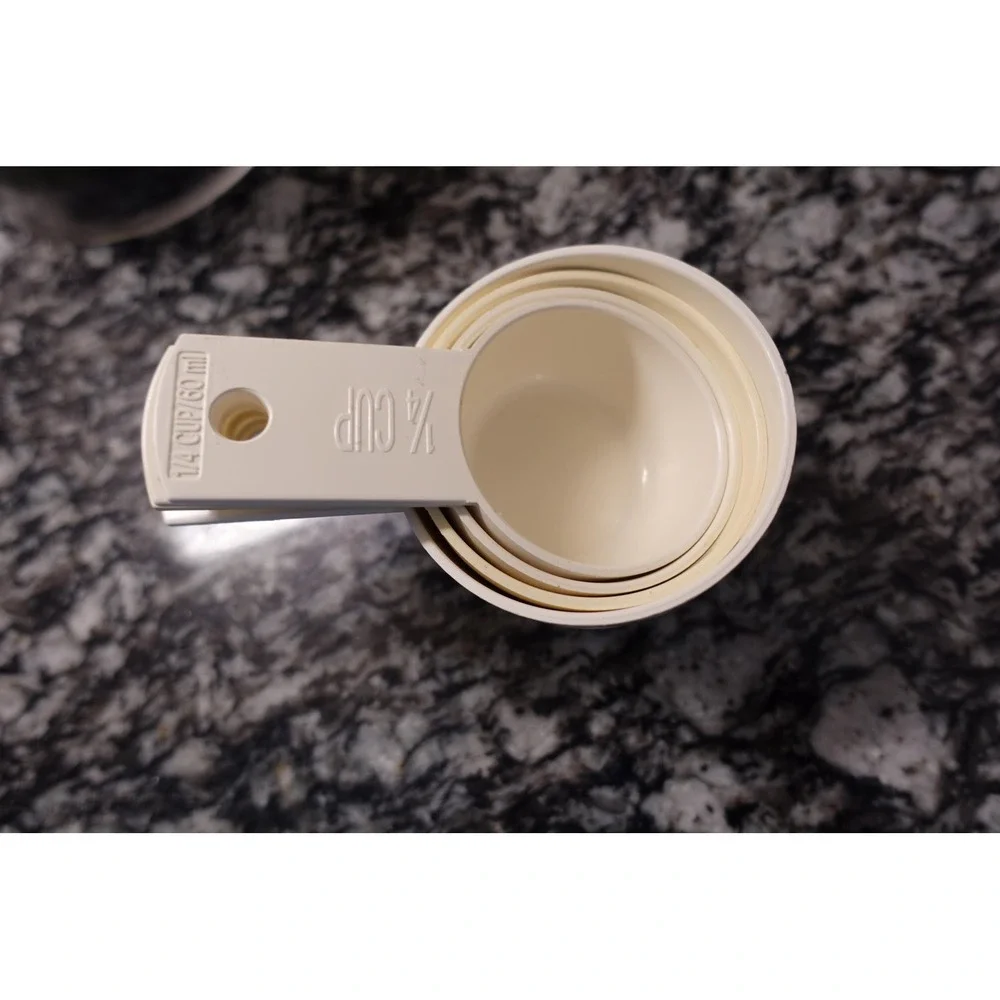 Vintage Pyrex Accessory‎ measuring cups set of 4 off white color baking utensils